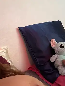 lola  med online show from September 13, 2025, 2:17 pm