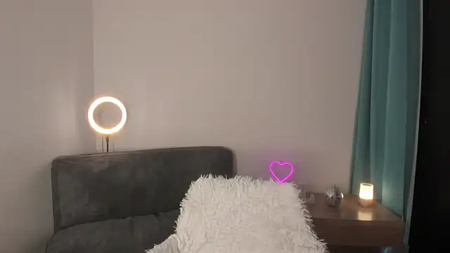  lucianapalmer online show from April 12, 2026, 3:28 pm