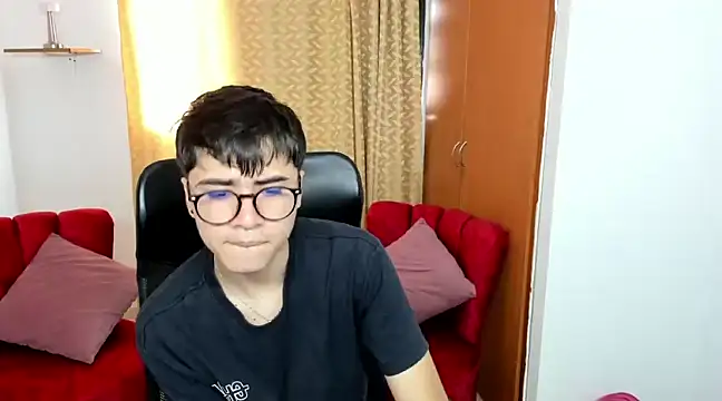 Snapshot of liam_orion chatting on February 19, 2025, 6:32 pm liam orion online show from February 19, 2025, 6:32 pm