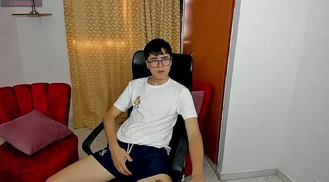 Snapshot of liam_orion chatting on February 22, 2025, 7:03 pm liam orion online show from February 22, 2025, 7:03 pm