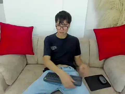 Snapshot of liam_orion chatting on March 8, 2025, 8:25 pm liam orion online show from March 8, 2025, 8:25 pm