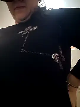 Dolcecurvy online show from March 18, 2025, 2:04 pm