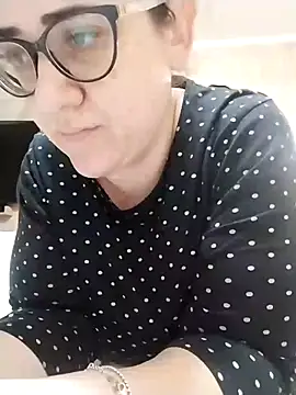 Dolcecurvy online show from November 14, 2025, 3:44 pm