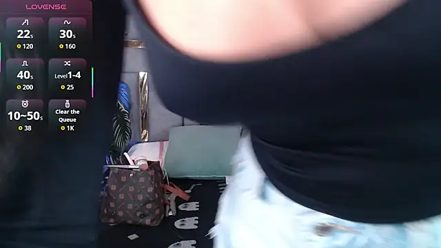 Snapshot of Tyla_Ks chatting on October 23, 2025, 7:23 pm Tyla Ks online show from October 23, 2025, 7:23 pm