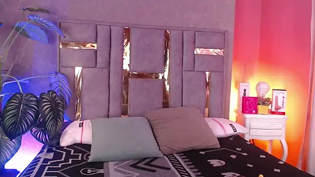 Snapshot of Tyla_Ks chatting on October 30, 2025, 7:36 pm Tyla Ks online show from October 30, 2025, 7:36 pm