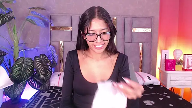 Snapshot of Tyla_Ks chatting on November 3, 2025, 7:37 pm Tyla Ks online show from November 3, 2025, 7:37 pm