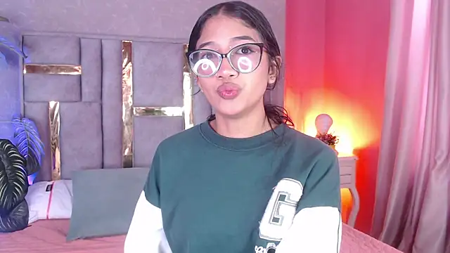 Snapshot of Tyla_Ks chatting on November 4, 2025, 7:35 pm Tyla Ks online show from November 4, 2025, 7:35 pm