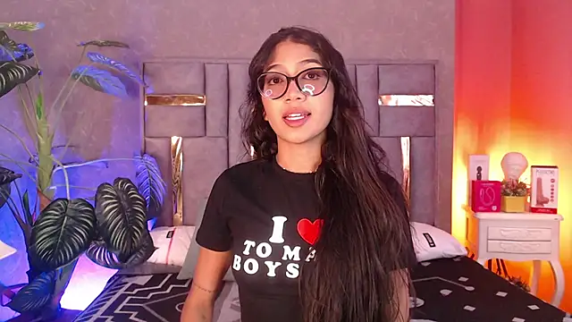 Snapshot of Tyla_Ks chatting on November 5, 2025, 7:36 pm Tyla Ks online show from November 5, 2025, 7:36 pm