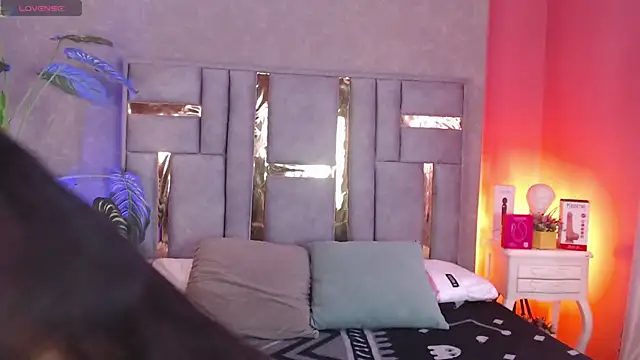 Snapshot of Tyla_Ks chatting on November 11, 2025, 7:36 pm Tyla Ks online show from November 11, 2025, 7:36 pm