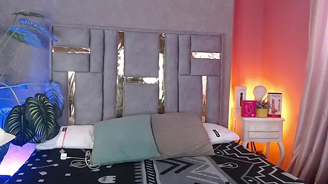 Snapshot of Tyla_Ks chatting on November 12, 2025, 7:35 pm Tyla Ks online show from November 12, 2025, 7:35 pm