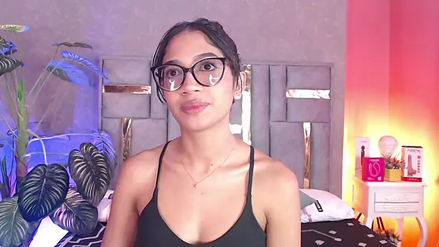 Snapshot of Tyla_Ks chatting on November 14, 2025, 7:34 pm Tyla Ks online show from November 14, 2025, 7:34 pm