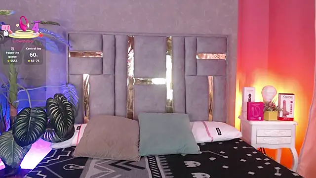 Snapshot of Tyla_Ks chatting on November 15, 2025, 8:05 pm Tyla Ks online show from November 15, 2025, 8:05 pm