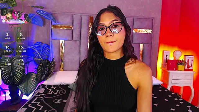 Snapshot of Tyla_Ks chatting on December 3, 2025, 7:45 pm Tyla Ks online show from December 3, 2025, 7:45 pm