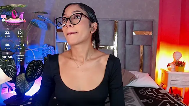 Snapshot of Tyla_Ks chatting on December 5, 2025, 7:43 pm Tyla Ks online show from December 5, 2025, 7:43 pm