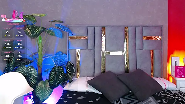 Snapshot of Tyla_Ks chatting on December 19, 2025, 7:43 pm Tyla Ks online show from December 19, 2025, 7:43 pm