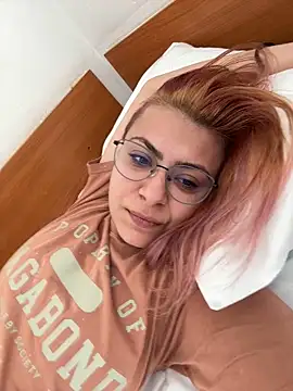 Snapshot of KittieHallo chatting on February 21, 2025, 11:01 am KittieHallo online show from February 21, 2025, 11:01 am