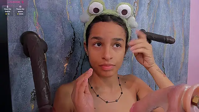 honey sofii  online show from September 24, 2025, 11:57 am