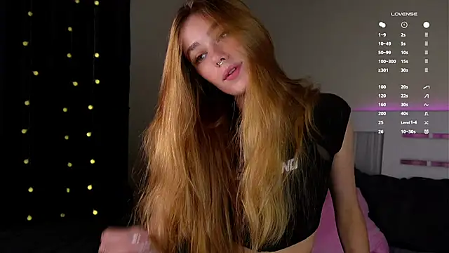 Snapshot of EmilaMills chatting on October 1, 2025, 11:11 pm EmilaMills online show from October 1, 2025, 11:11 pm