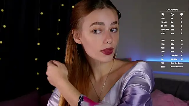Snapshot of EmilaMills chatting on October 15, 2025, 12:33 am EmilaMills online show from October 15, 2025, 12:33 am
