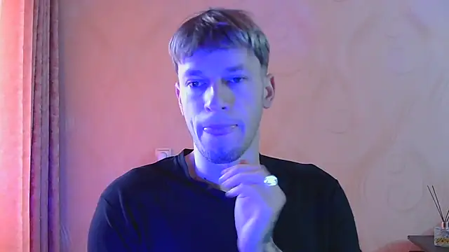 Snapshot of frama666 chatting on November 3, 2025, 8:26 am frama666 online show from November 3, 2025, 8:26 am