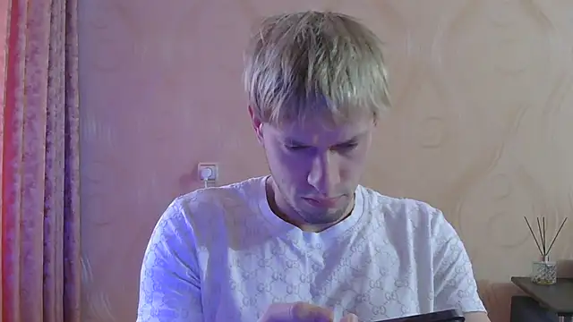 Snapshot of frama666 chatting on April 9, 2026, 5:40 am frama666 online show from April 9, 2026, 5:40 am