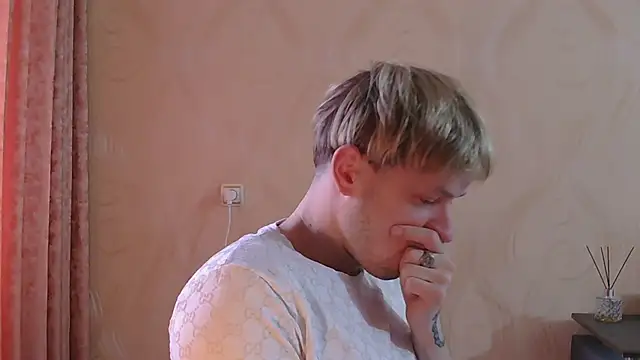 Snapshot of frama666 chatting on April 9, 2026, 6:19 am frama666 online show from April 9, 2026, 6:19 am