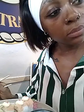 Snapshot of xxTatiannaxx chatting on June 1, 2026, 1:46 pm xxTatiannaxx online show from June 1, 2026, 1:46 pm