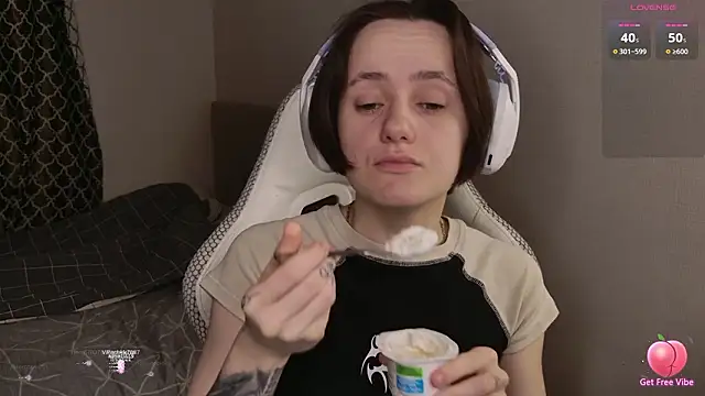 Luna Loveee online show from March 26, 2026, 3:56 am