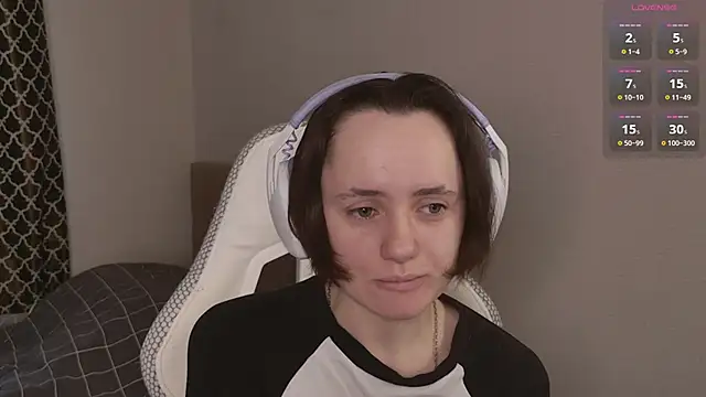 Luna Loveee online show from April 7, 2026, 4:02 am