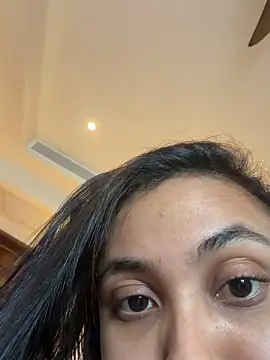 Lucia Brown  online show from April 8, 2026, 10:32 pm