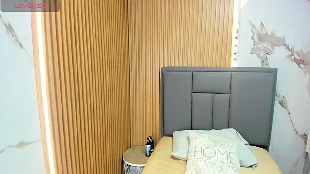 MEGANZARICK online show from November 20, 2025, 3:07 am