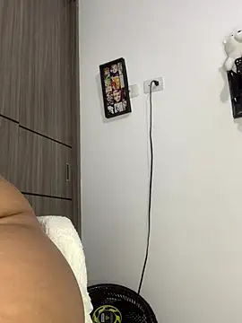 Leah yuah  online show from March 8, 2025, 1:25 pm