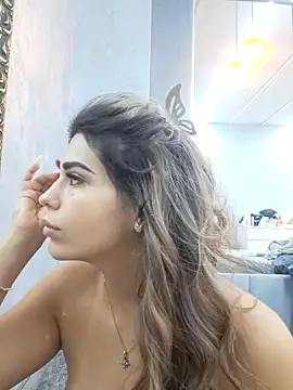 Bella Posh online show from October 30, 2025, 5:20 am