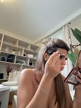 Bella Posh online show from December 23, 2025, 8:12 am