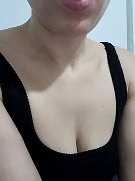 Snapshot of BUSE8821 chatting on October 21, 2025, 9:04 pm BUSE8821 online show from October 21, 2025, 9:04 pm