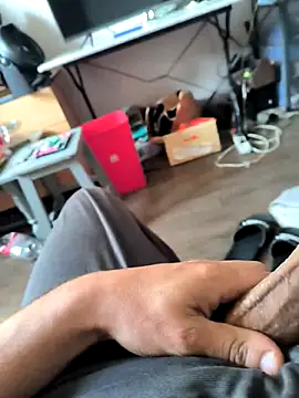 Snapshot of Aloxix chatting on October 2, 2025, 8:10 am Aloxix online show from October 2, 2025, 8:10 am