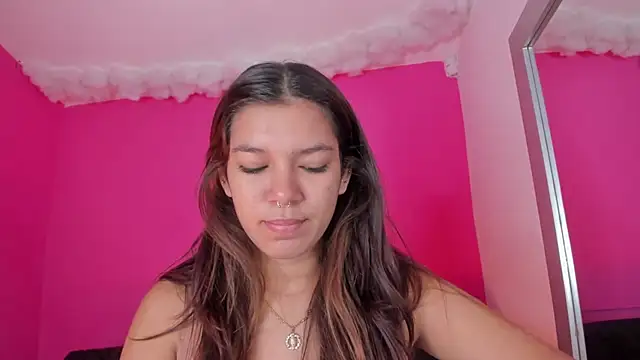 violett 24  online show from March 8, 2025, 12:09 pm