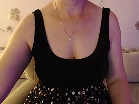 YourfantasyGiuly online show from July 1, 2026, 6:37 am