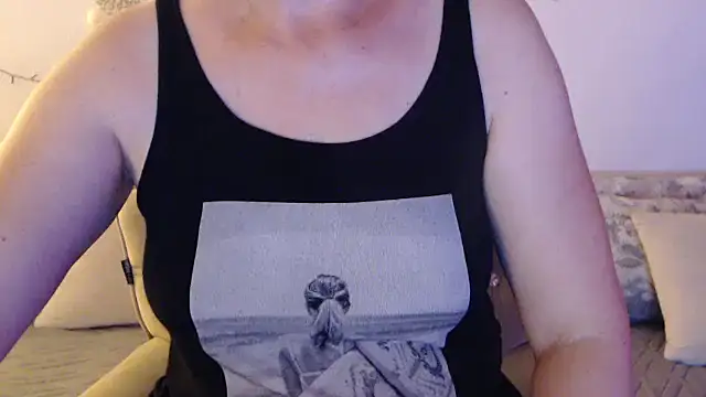 YourfantasyGiuly online show from July 1, 2026, 7:35 pm