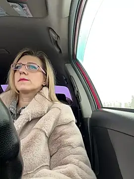 Lusi Luxary online show from March 11, 2025, 7:37 am