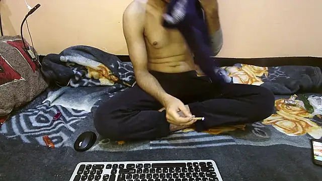 rahulkajuuu0909 online show from December 1, 2025, 10:26 pm