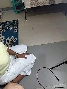 rahulkajuuu0909 online show from May 17, 2026, 11:50 am