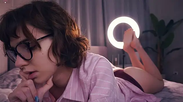 Snapshot of SibleyBurner chatting on November 5, 2025, 7:14 pm SibleyBurner online show from November 5, 2025, 7:14 pm