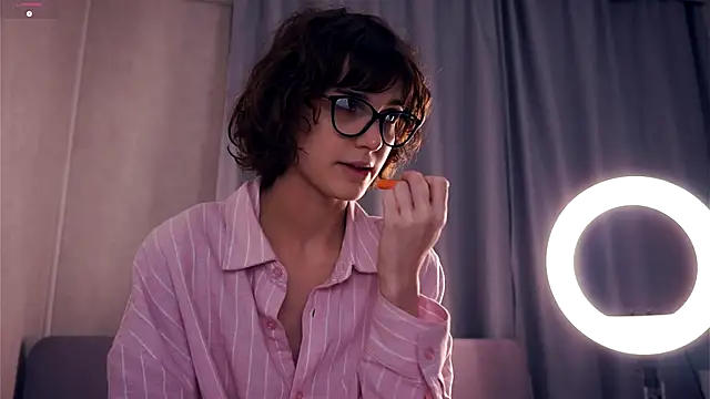 Snapshot of SibleyBurner chatting on November 9, 2025, 7:34 pm SibleyBurner online show from November 9, 2025, 7:34 pm