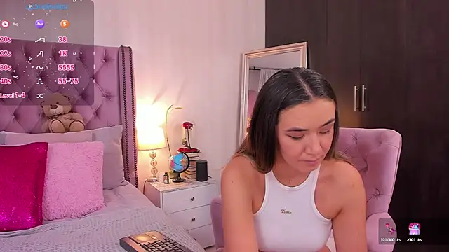 natashaleightt online show from October 5, 2025, 4:05 pm