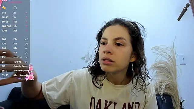 jessyegoldenn online show from May 13, 2026, 4:37 pm