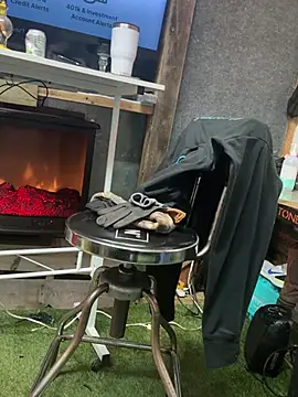 Polaroid White online show from March 3, 2025, 11:11 am