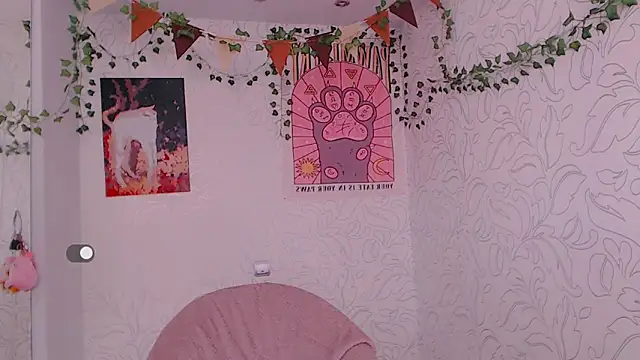 Snapshot of _miraclecattt_ chatting on September 15, 2025, 2:22 am  miraclecattt  online show from September 15, 2025, 2:22 am