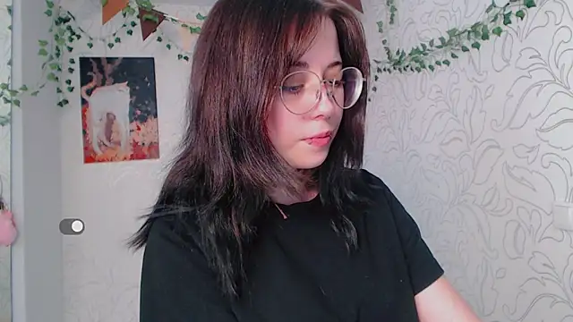 Snapshot of _miraclecattt_ chatting on September 18, 2025, 5:31 am  miraclecattt  online show from September 18, 2025, 5:31 am