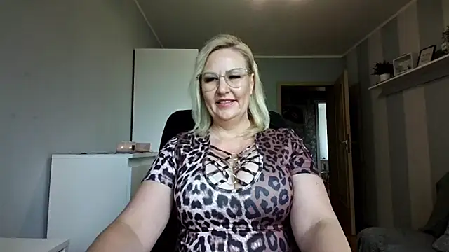 DianaLive online show from May 11, 2026, 6:19 am
